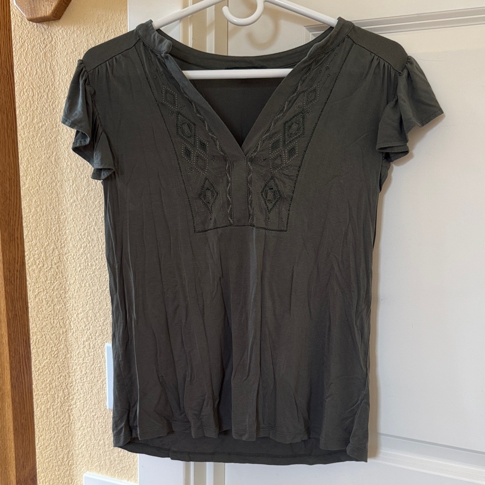 Cable & Gauge sage green  V-Neck Blouse